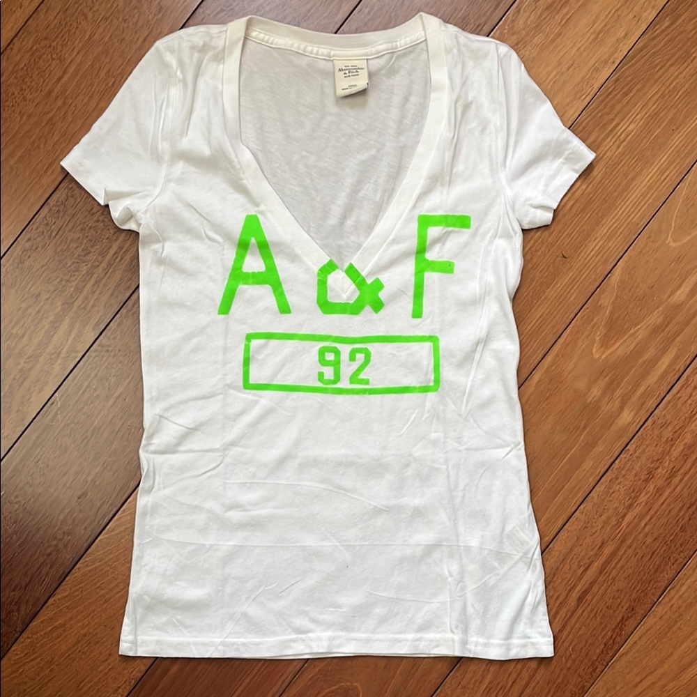 NWOT Vintage Y2K Abercrombie & Fitch Neon Logo V Neck Tee Shirt